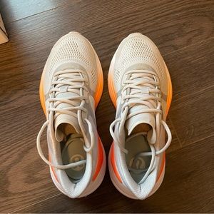 Lululemon women’s blissful running shoes